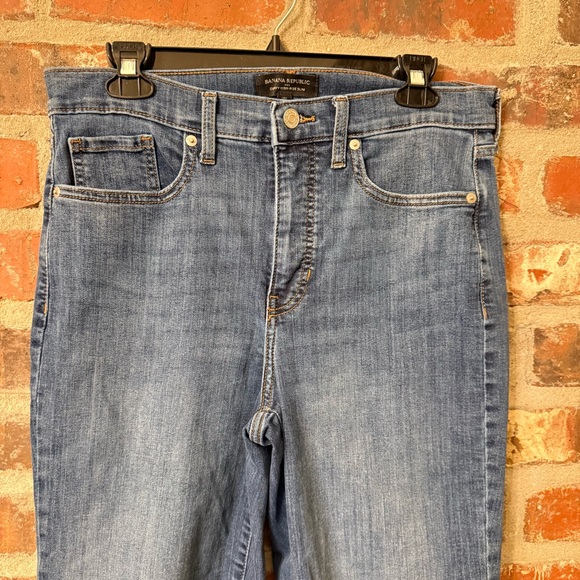 P40 - Banana Republic Light Blue High-Rise Slim Jeans - Picture 2 of 7